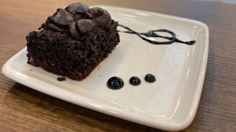 SİYAH ROFİTERÖLLÜ PASTA